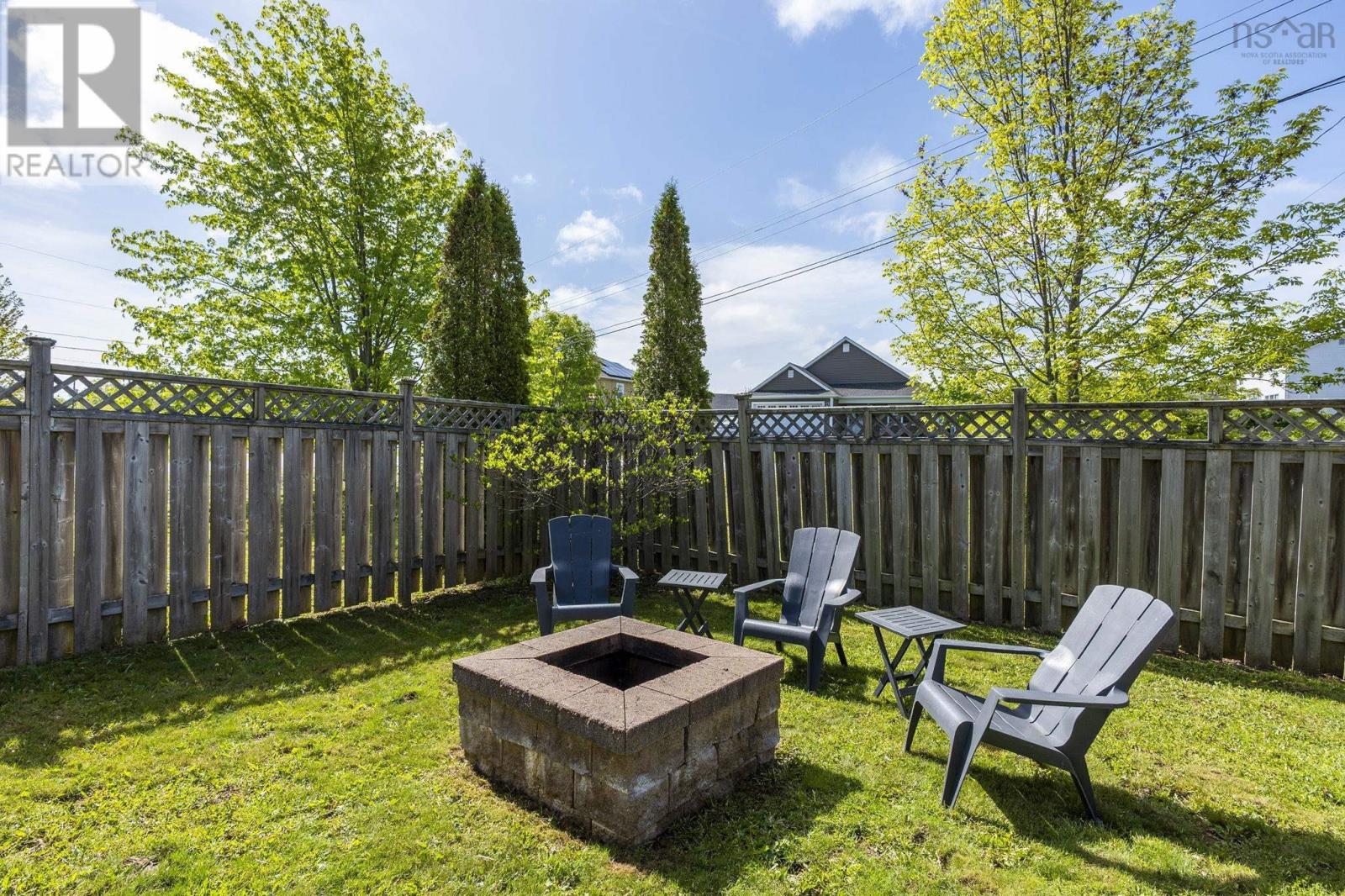 5 Tailfeather Court - 46