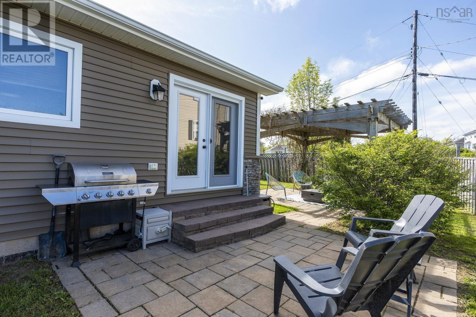 5 Tailfeather Court - 40