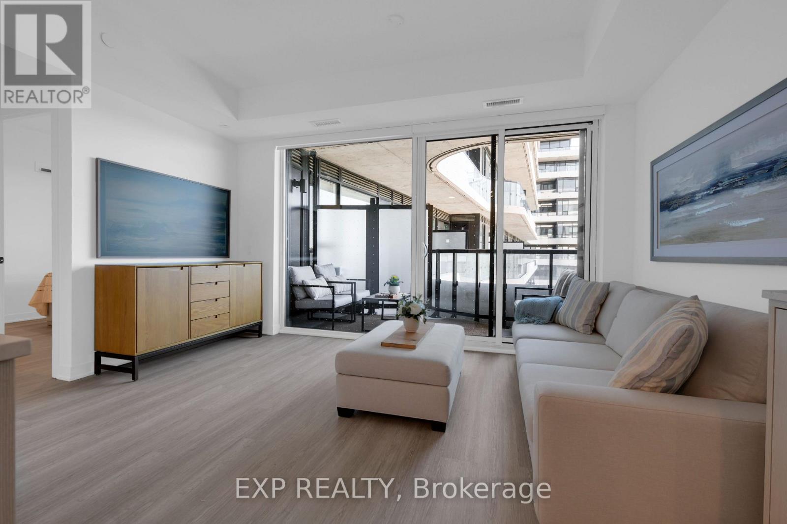 #401 8188 YONGE STREET - 12