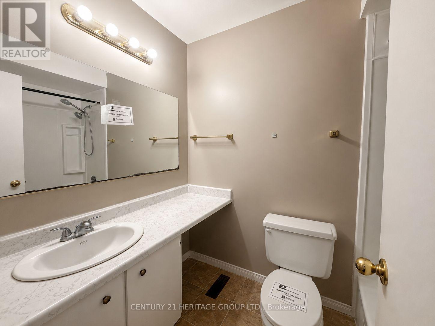 #7 441 BARRIE ROAD - 17