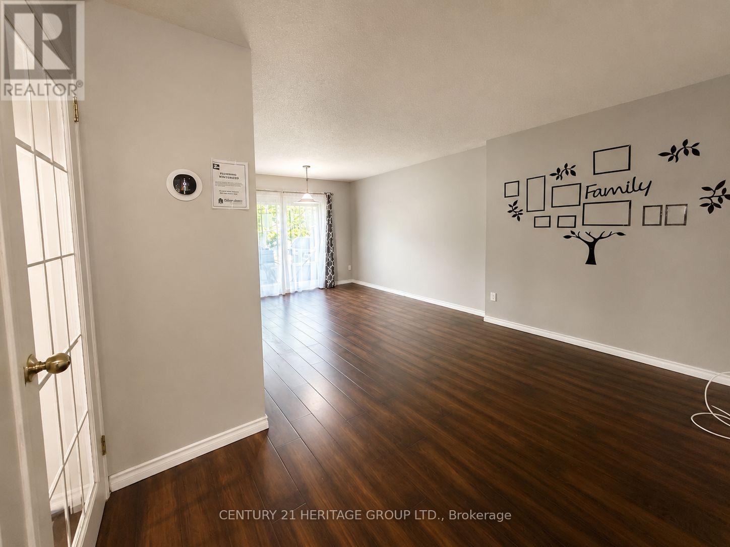 #7 441 BARRIE ROAD - 4