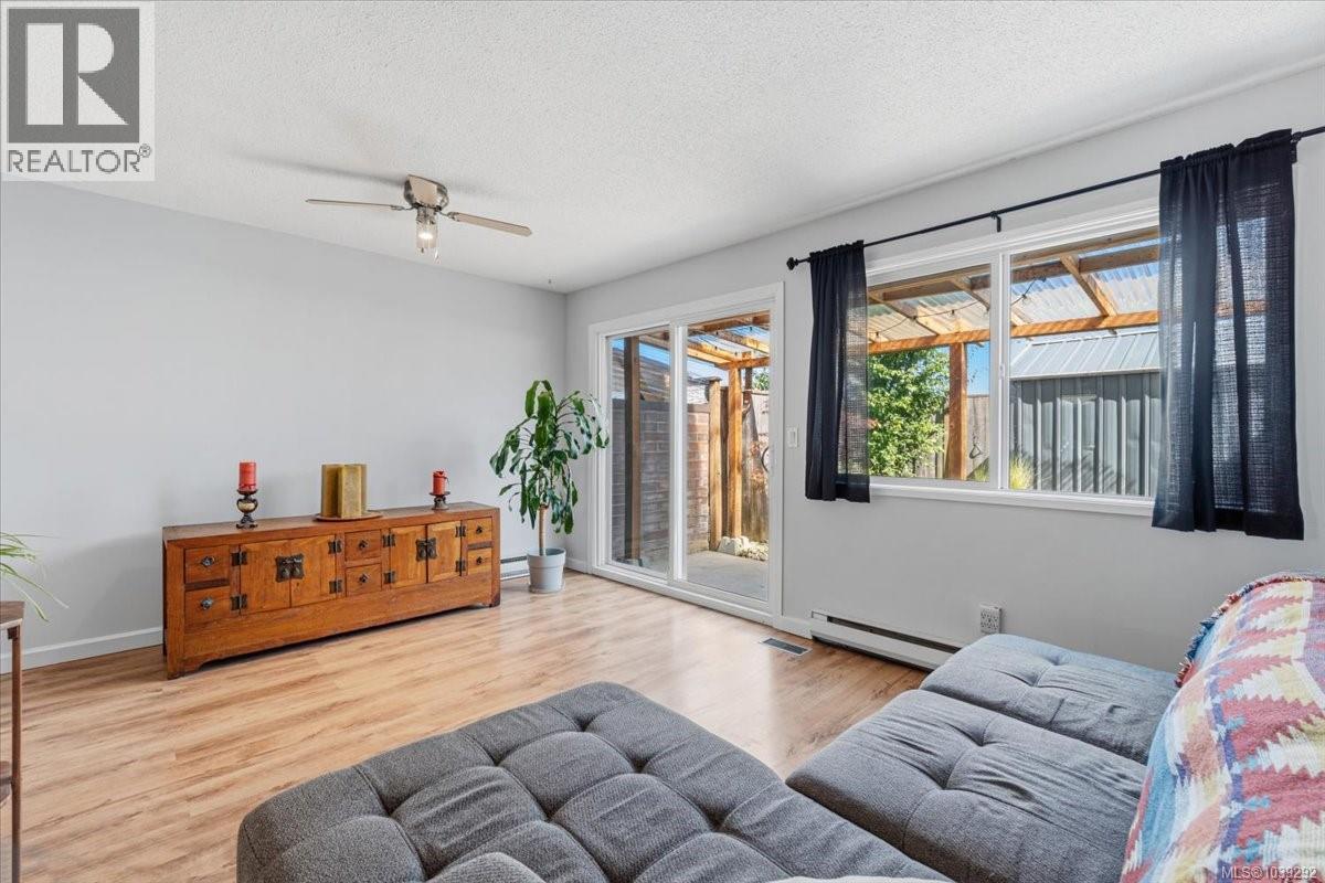 #11 285 Harewood Rd - 11