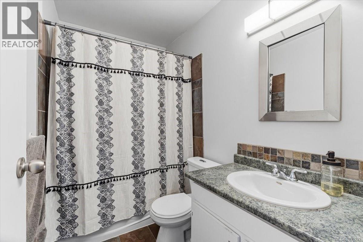 #11 285 Harewood Rd - 19
