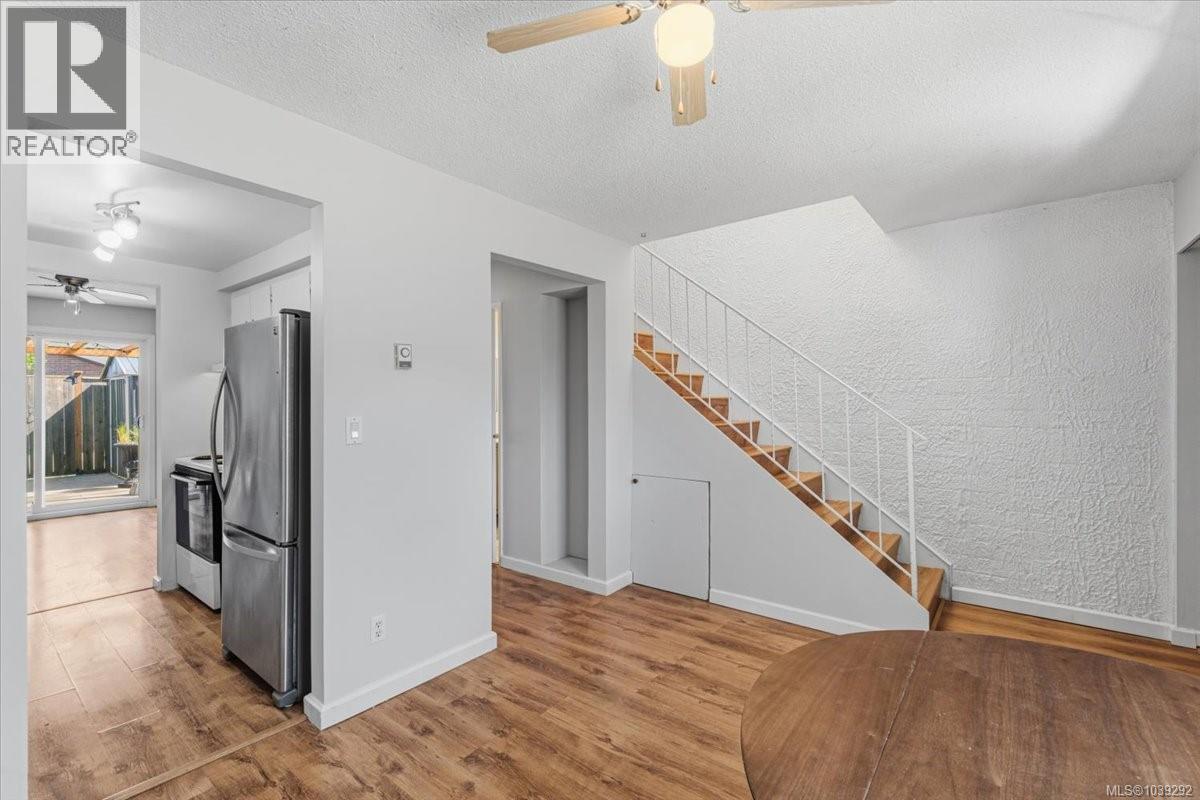 #11 285 Harewood Rd - 4