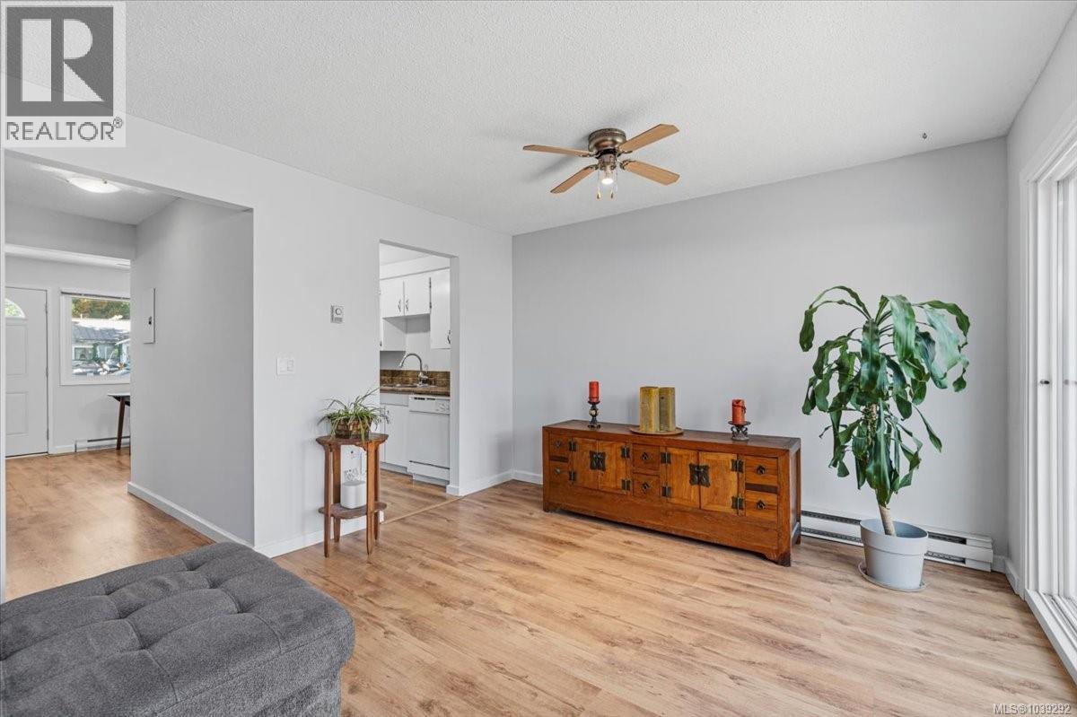 #11 285 Harewood Rd - 12