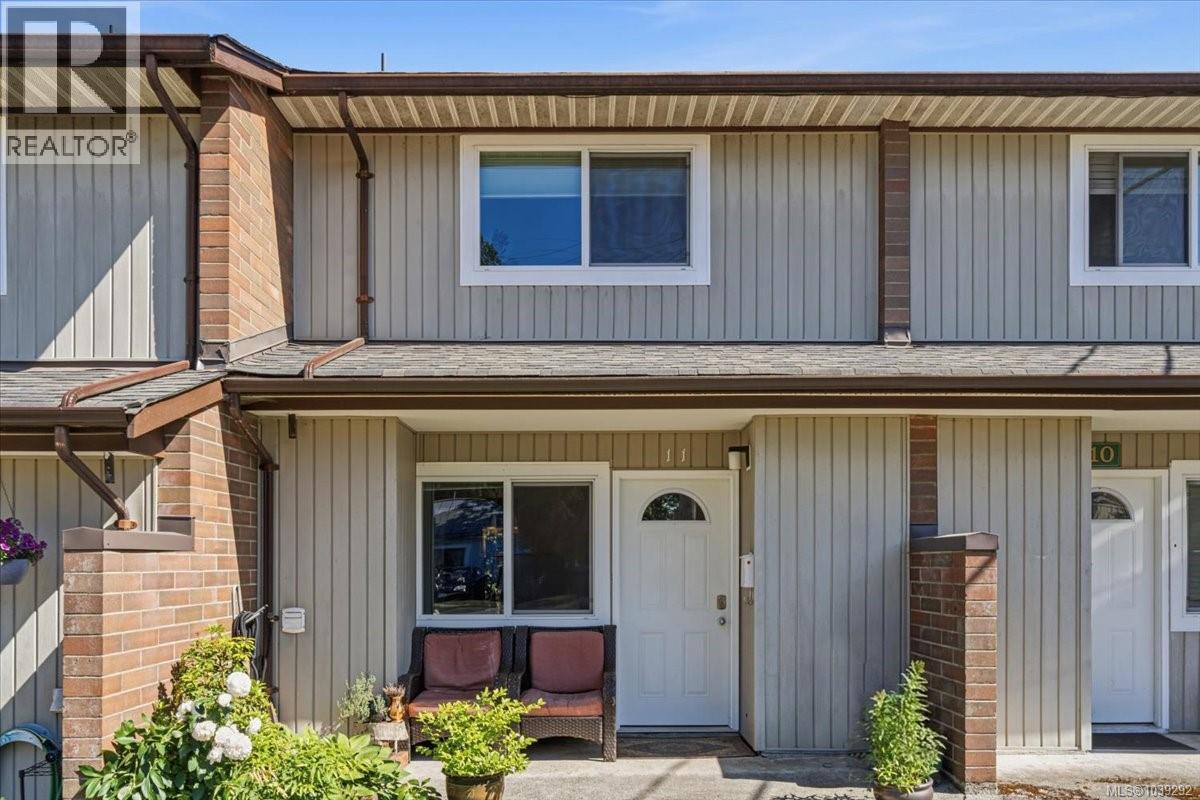 #11 285 Harewood Rd - 1