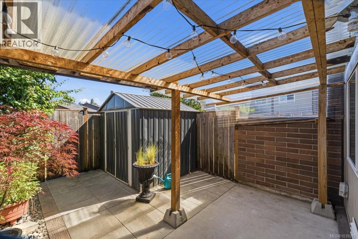 #11 285 Harewood Rd - 23