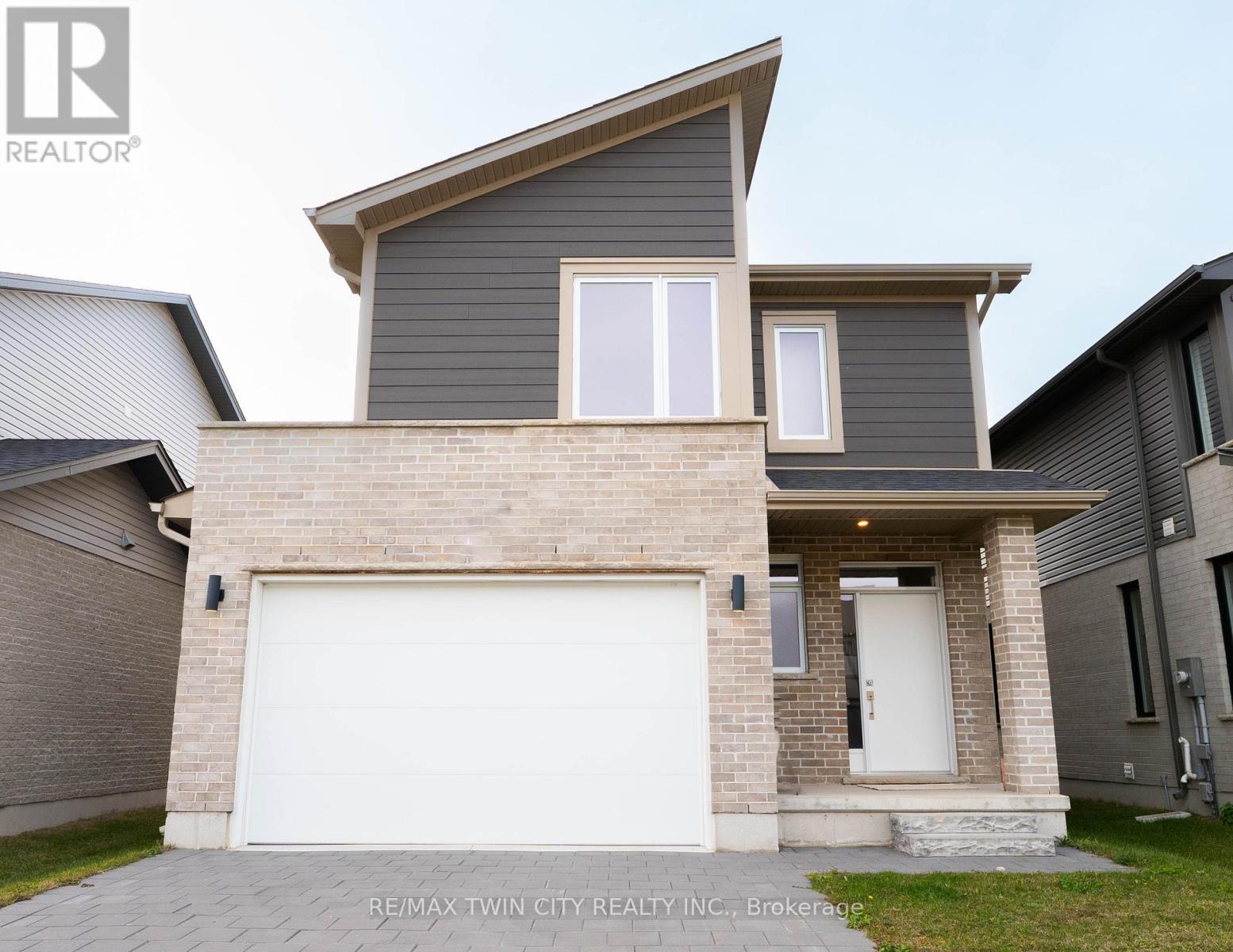 2294 SOUTHPORT CRESCENT - 1