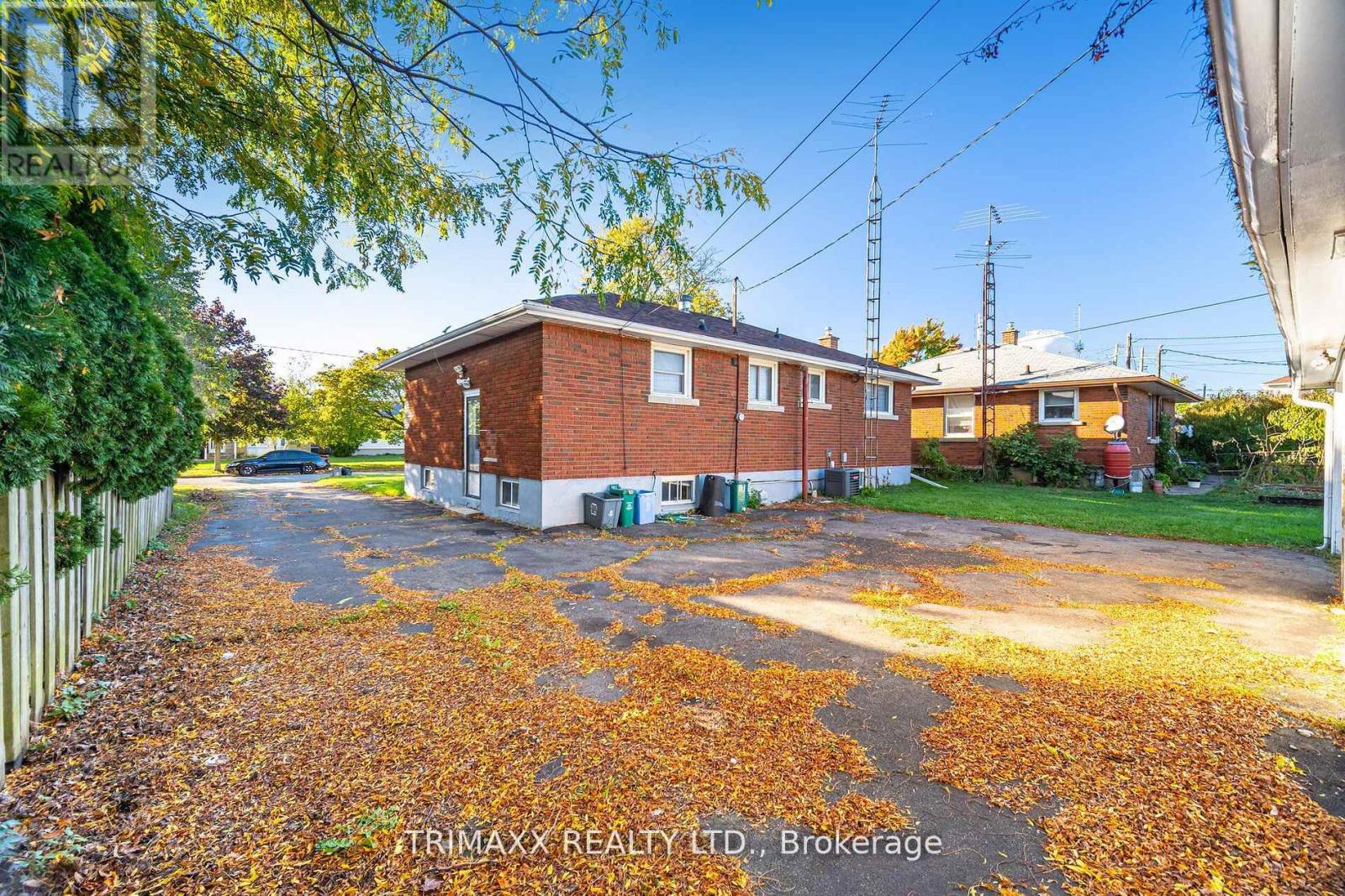 60 PARKDALE DRIVE - 26