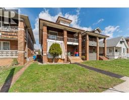 Kitchen - 72-74 Hanna Street East, Windsor, ON N8X2M9 Photo 9