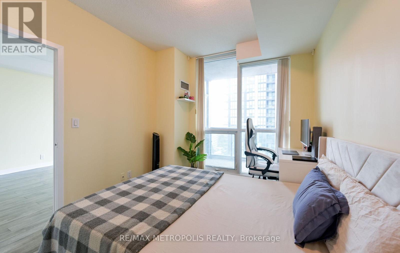 #1004 3985 GRAND PARK DRIVE - 20