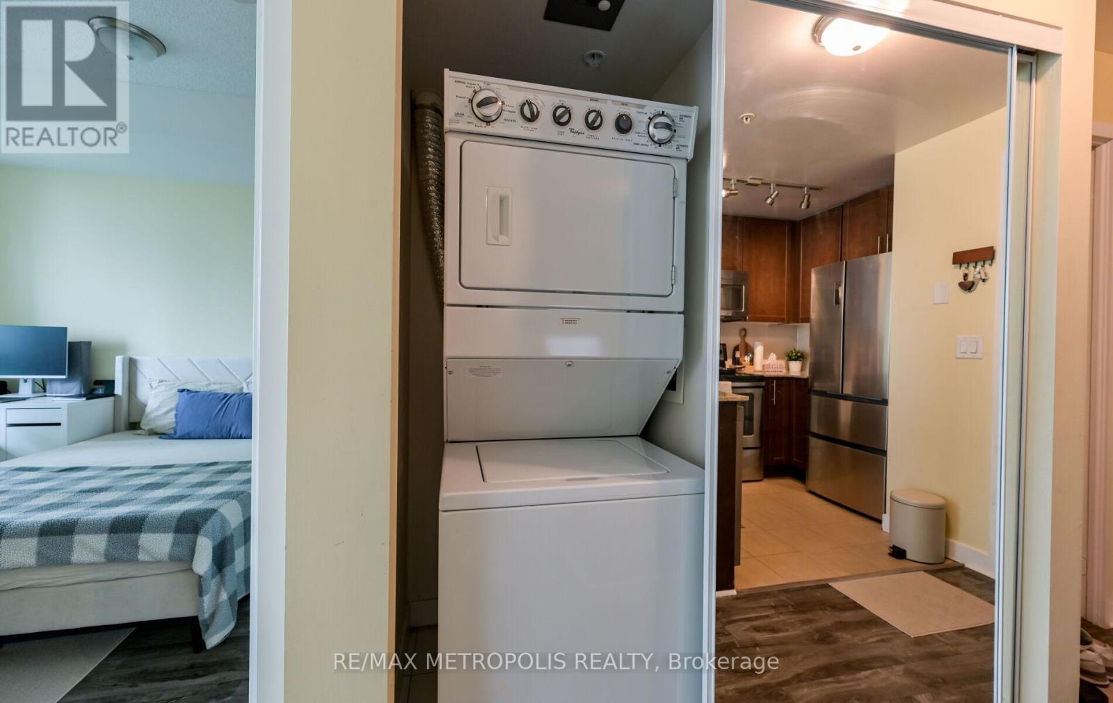 #1004 3985 GRAND PARK DRIVE - 22