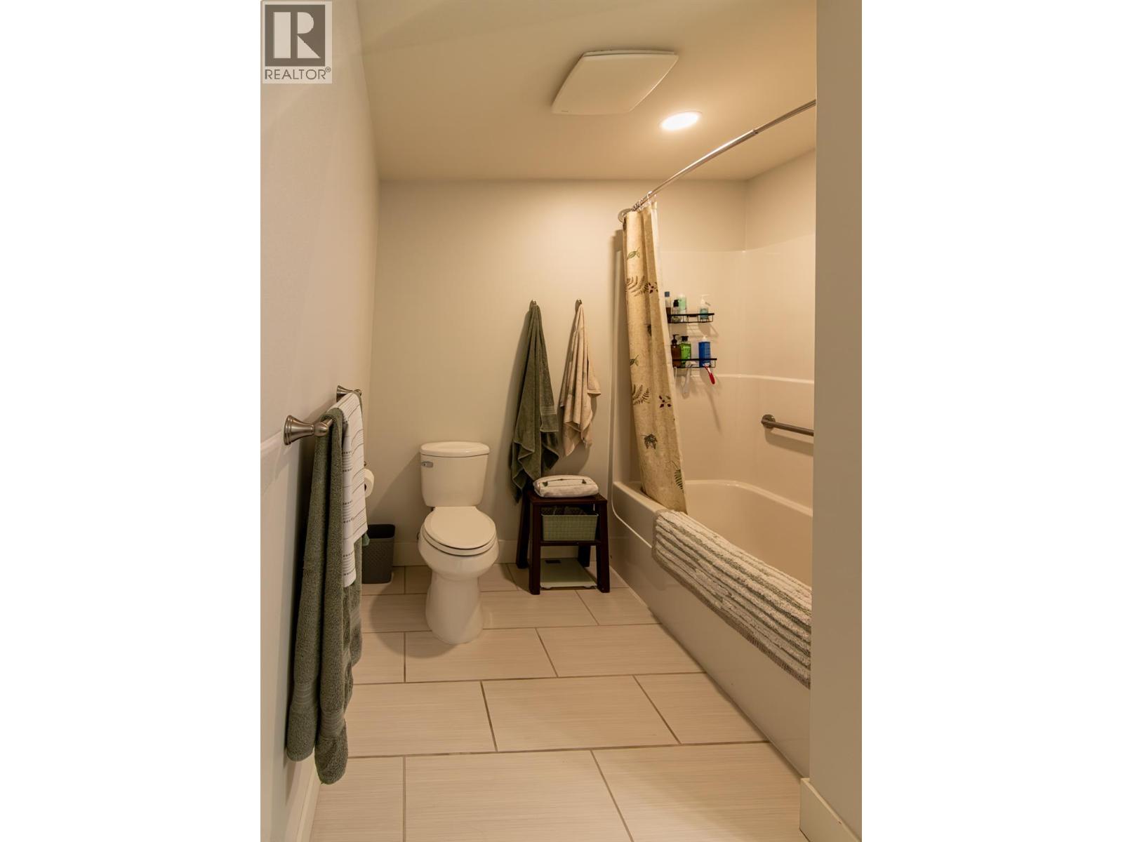 402 330 4 Avenue Southeast, Salmon Arm