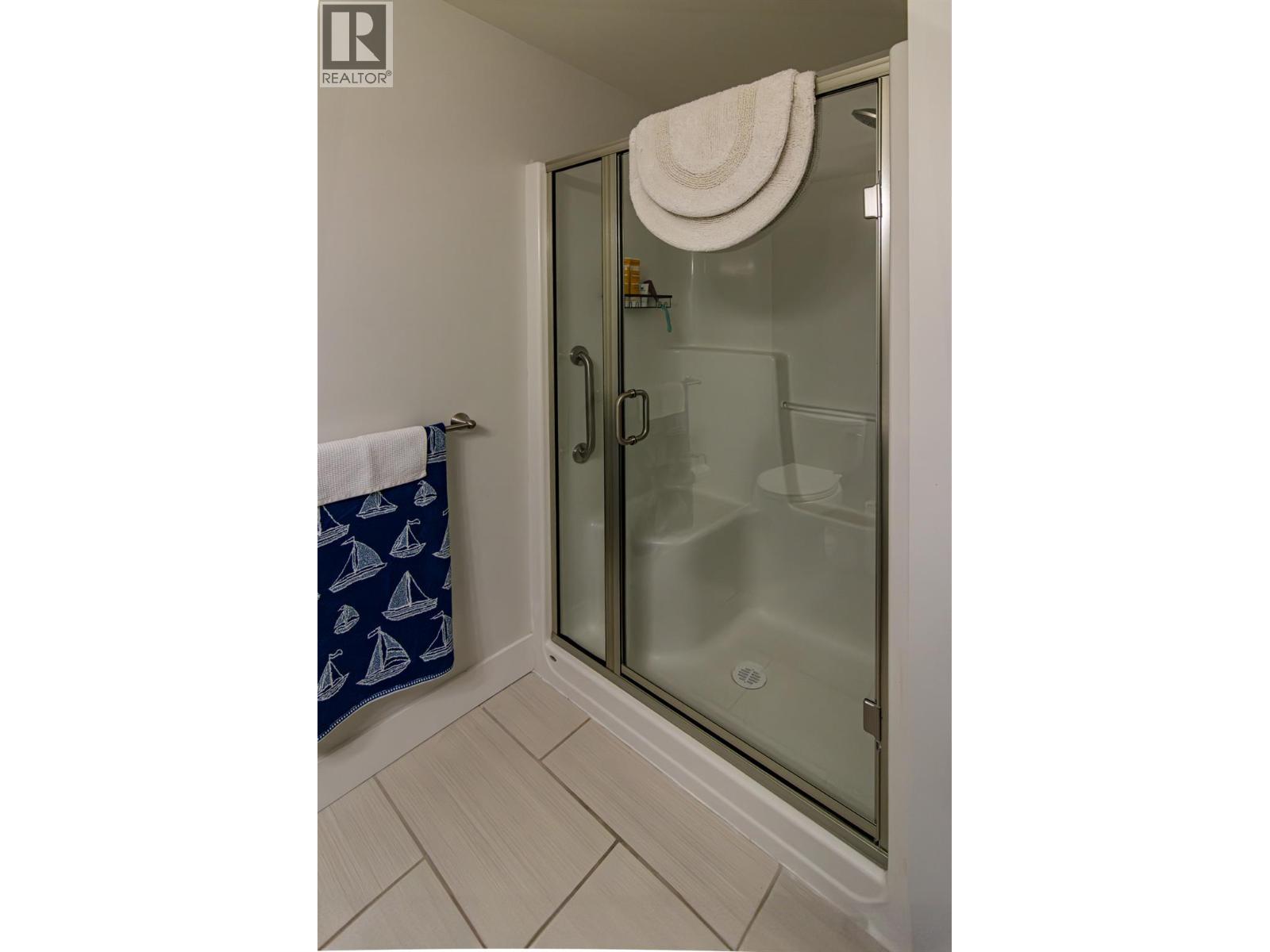 402 330 4 Avenue Southeast, Salmon Arm