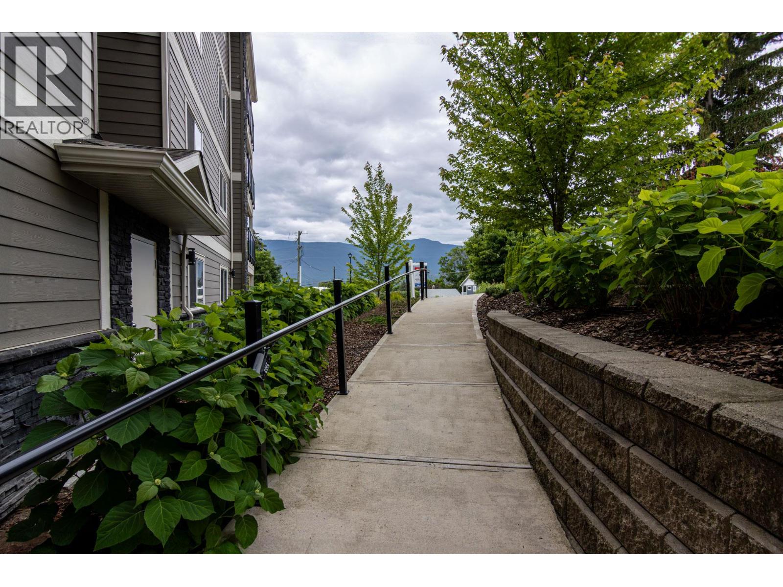 402 330 4 Avenue Southeast, Salmon Arm