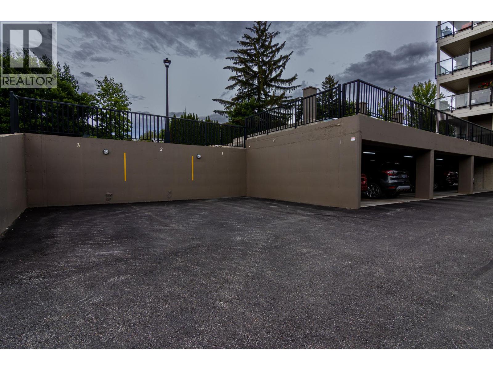 402 330 4 Avenue Southeast, Salmon Arm