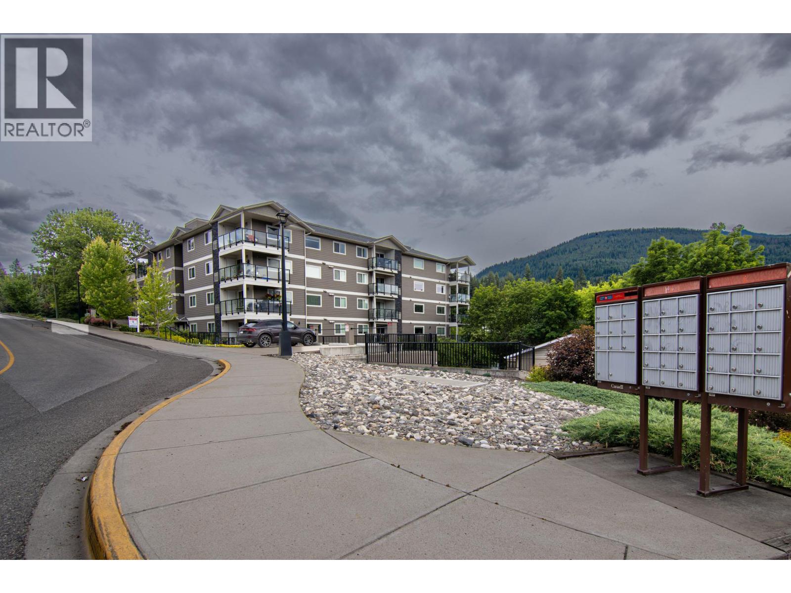 402 330 4 Avenue Southeast, Salmon Arm