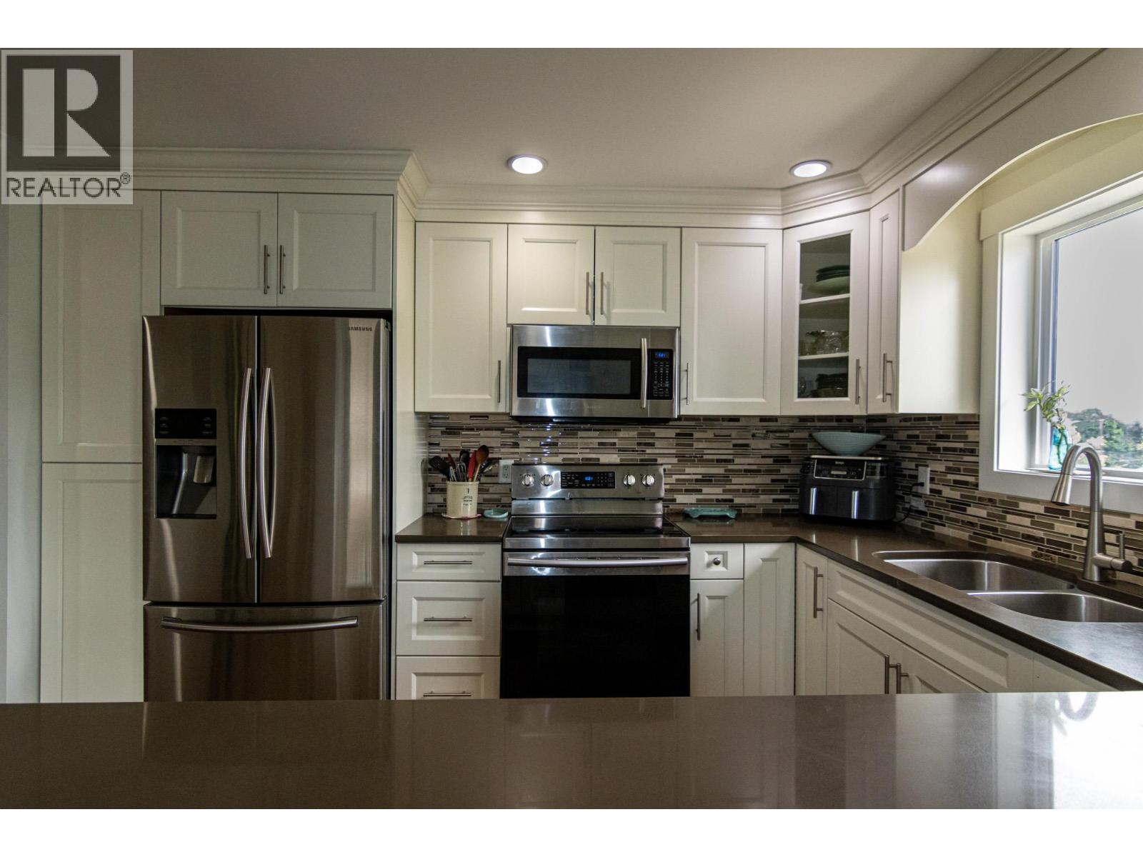 402 330 4 Avenue Southeast, Salmon Arm