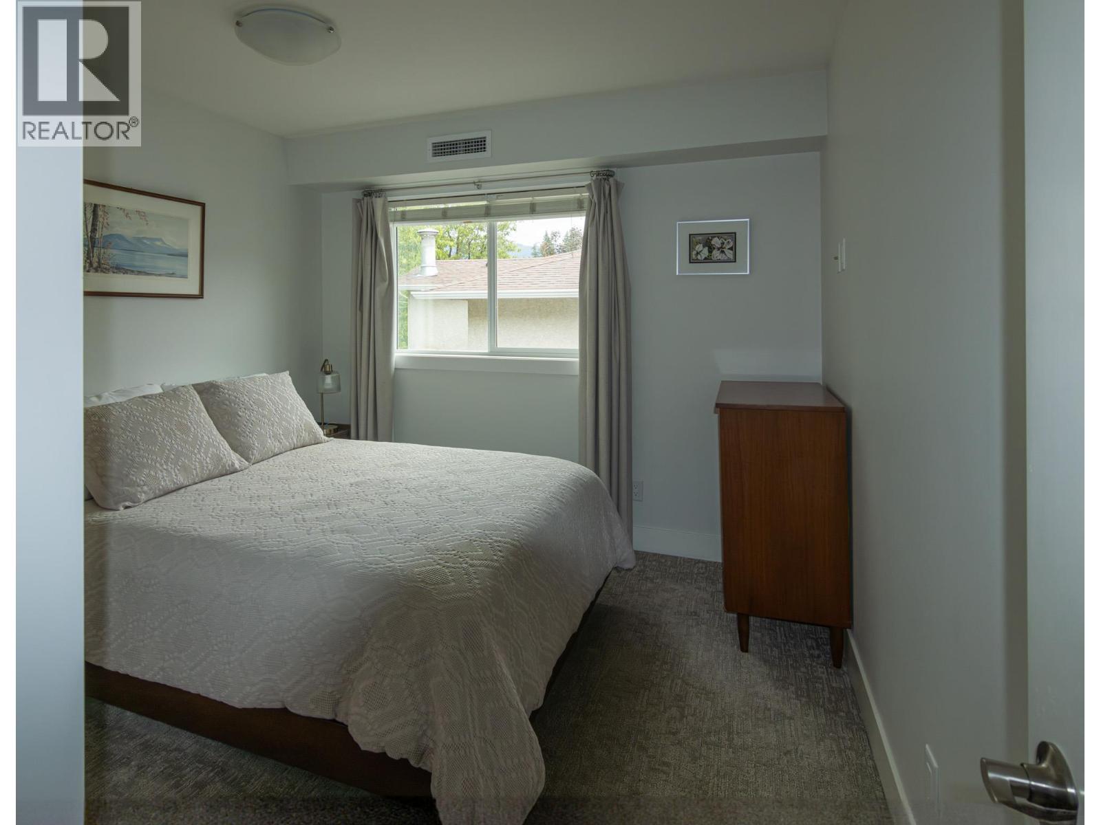 402 330 4 Avenue Southeast, Salmon Arm