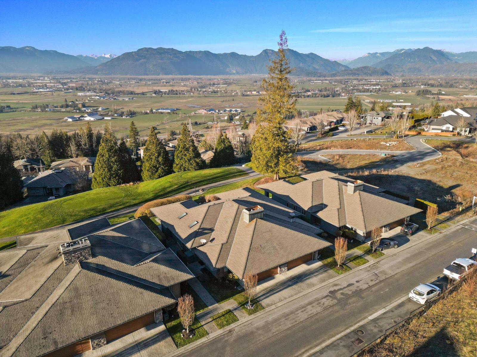 104 51096 FALLS COURT, Eastern Hillsides, Chilliwack