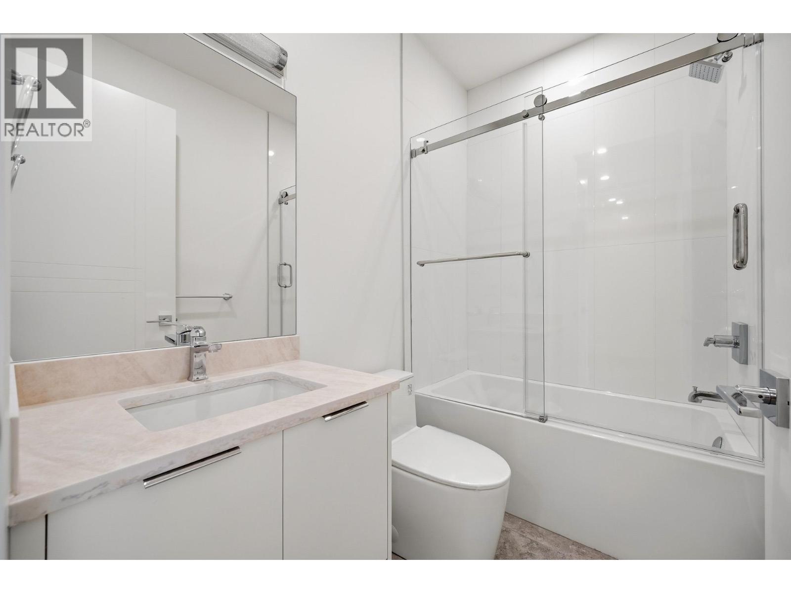 2 6139 ASHWORTH AVENUE, Burnaby