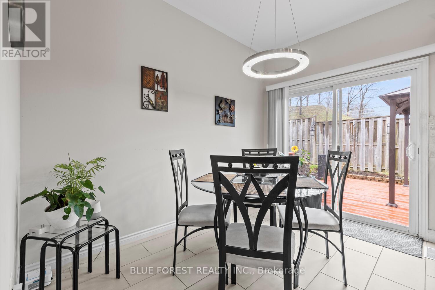 #4 2615 COLONEL TALBOT ROAD - 17