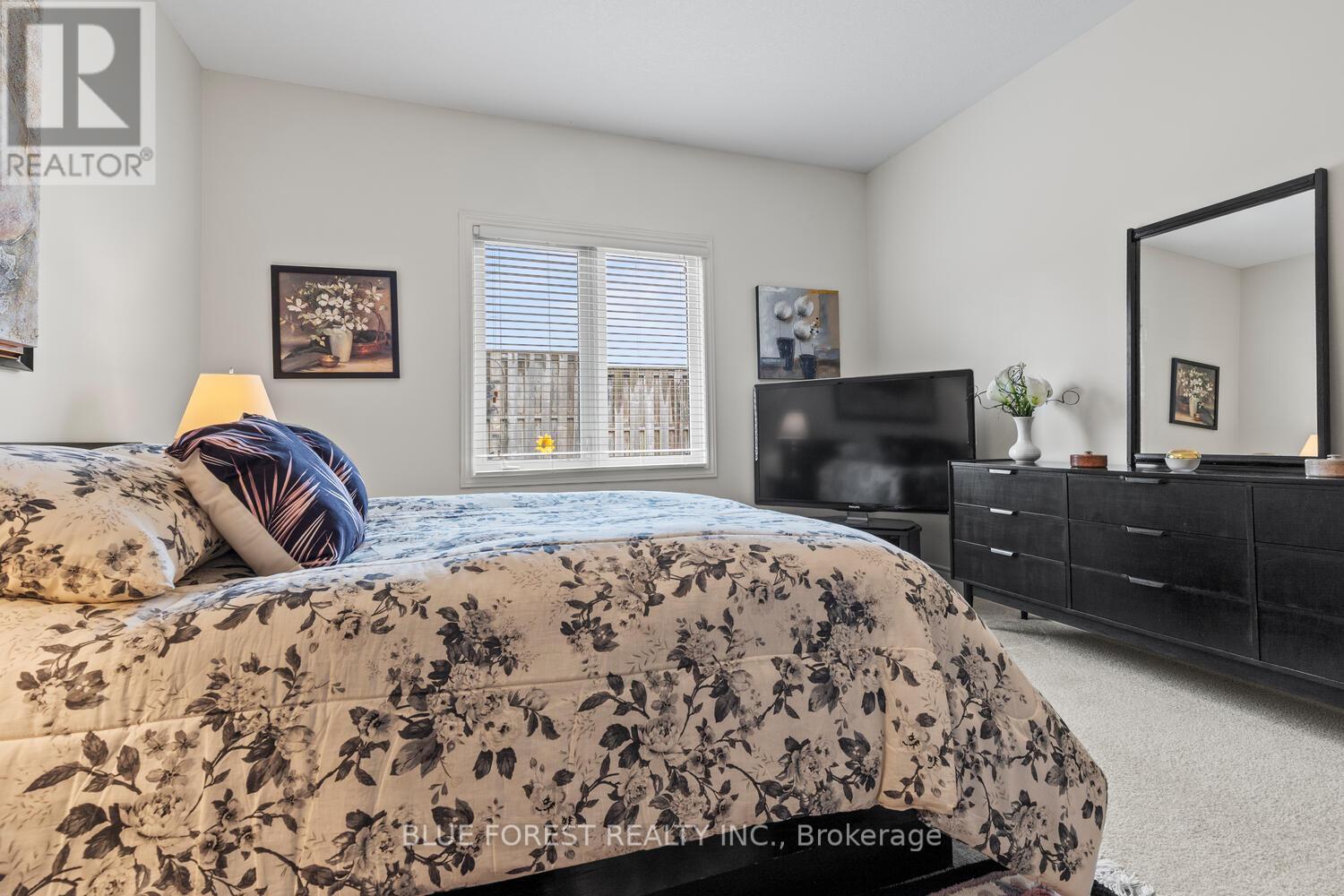 #4 2615 COLONEL TALBOT ROAD - 21