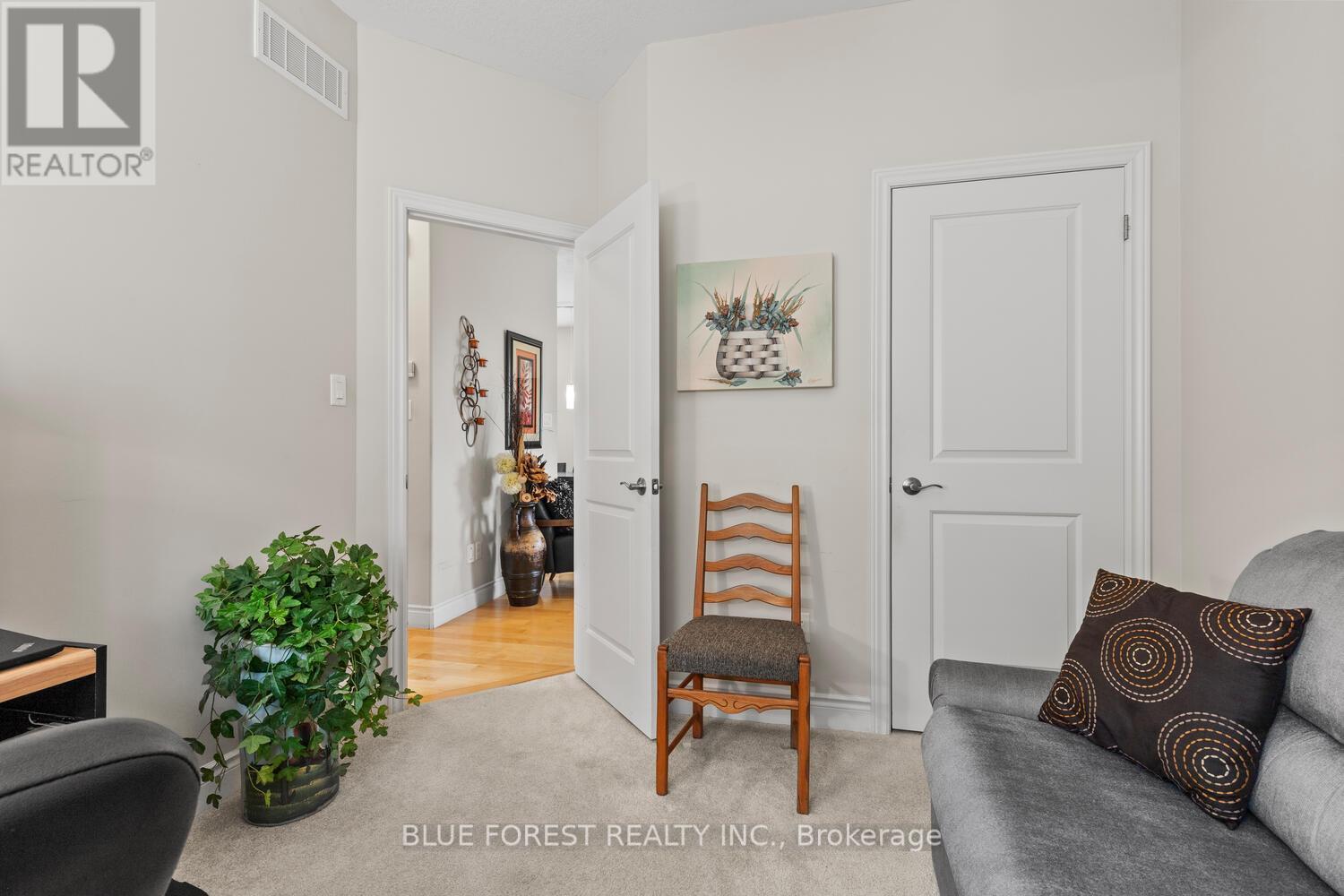 #4 2615 COLONEL TALBOT ROAD - 25