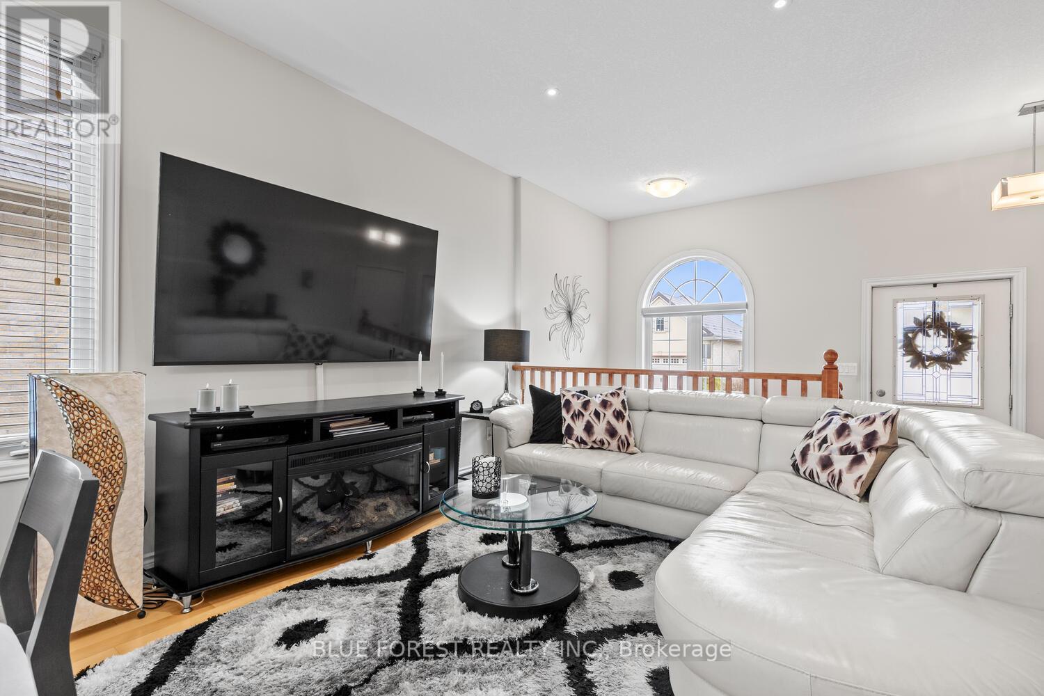 #4 2615 COLONEL TALBOT ROAD - 9