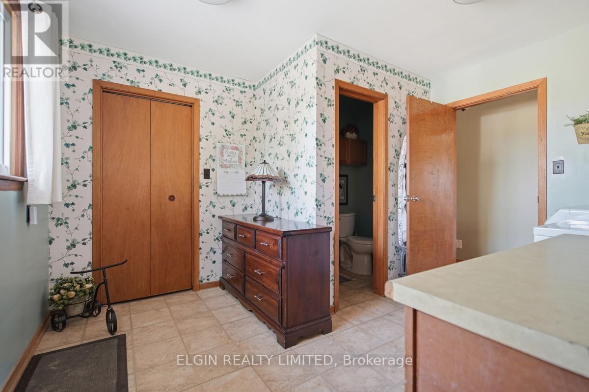 9022 IONA ROAD - 21