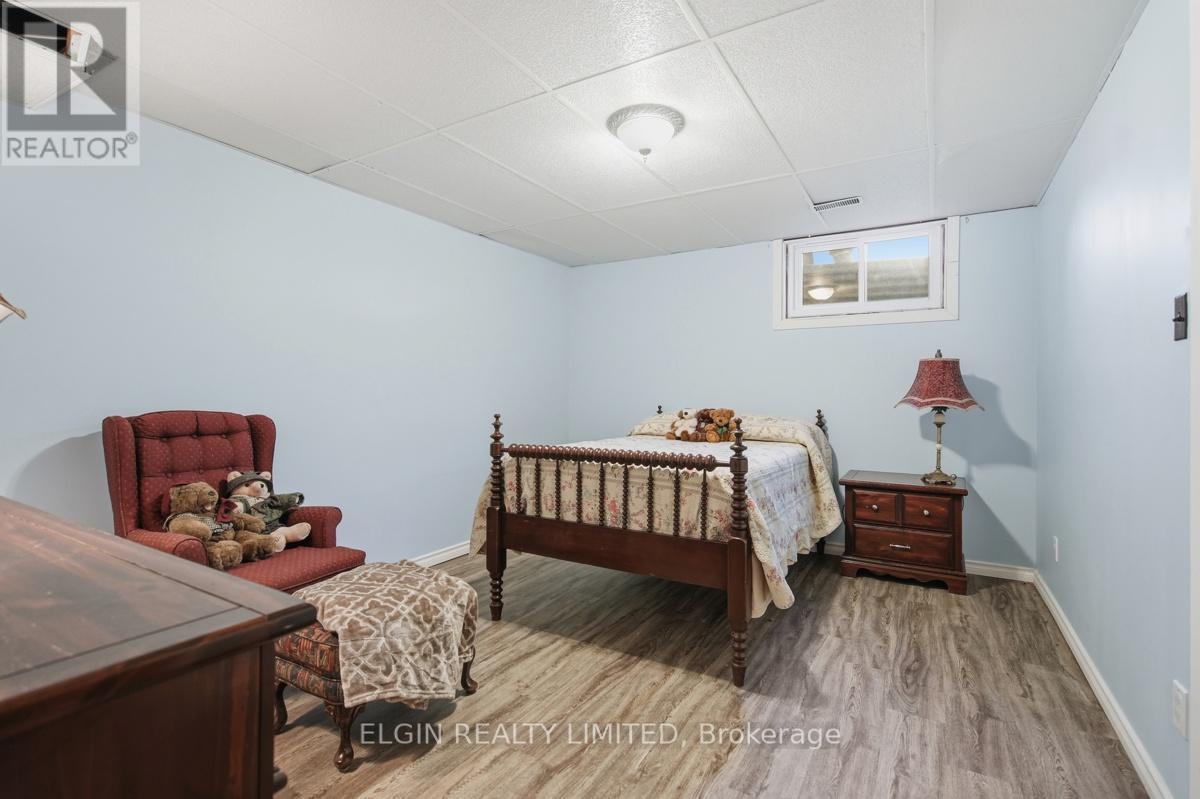 9022 IONA ROAD - 34