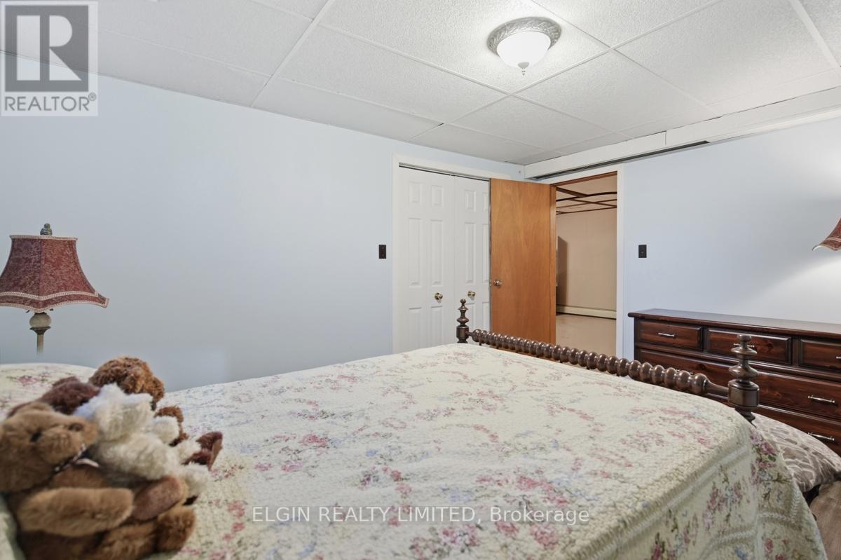 9022 IONA ROAD - 35
