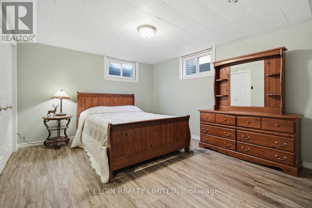 9022 IONA ROAD - 36