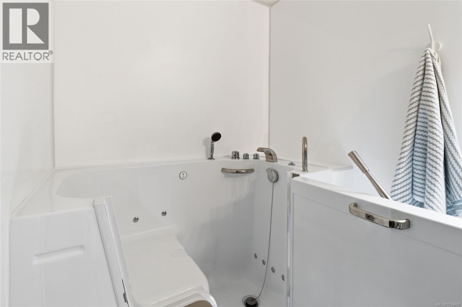 #38 150 Corfield St N - 18