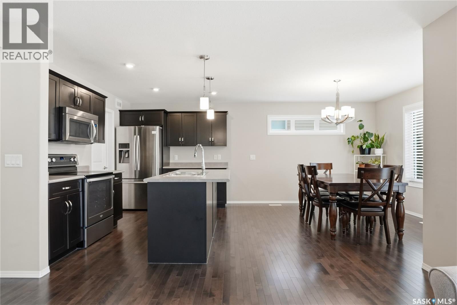 366 Kolynchuk MANOR - Image 2
