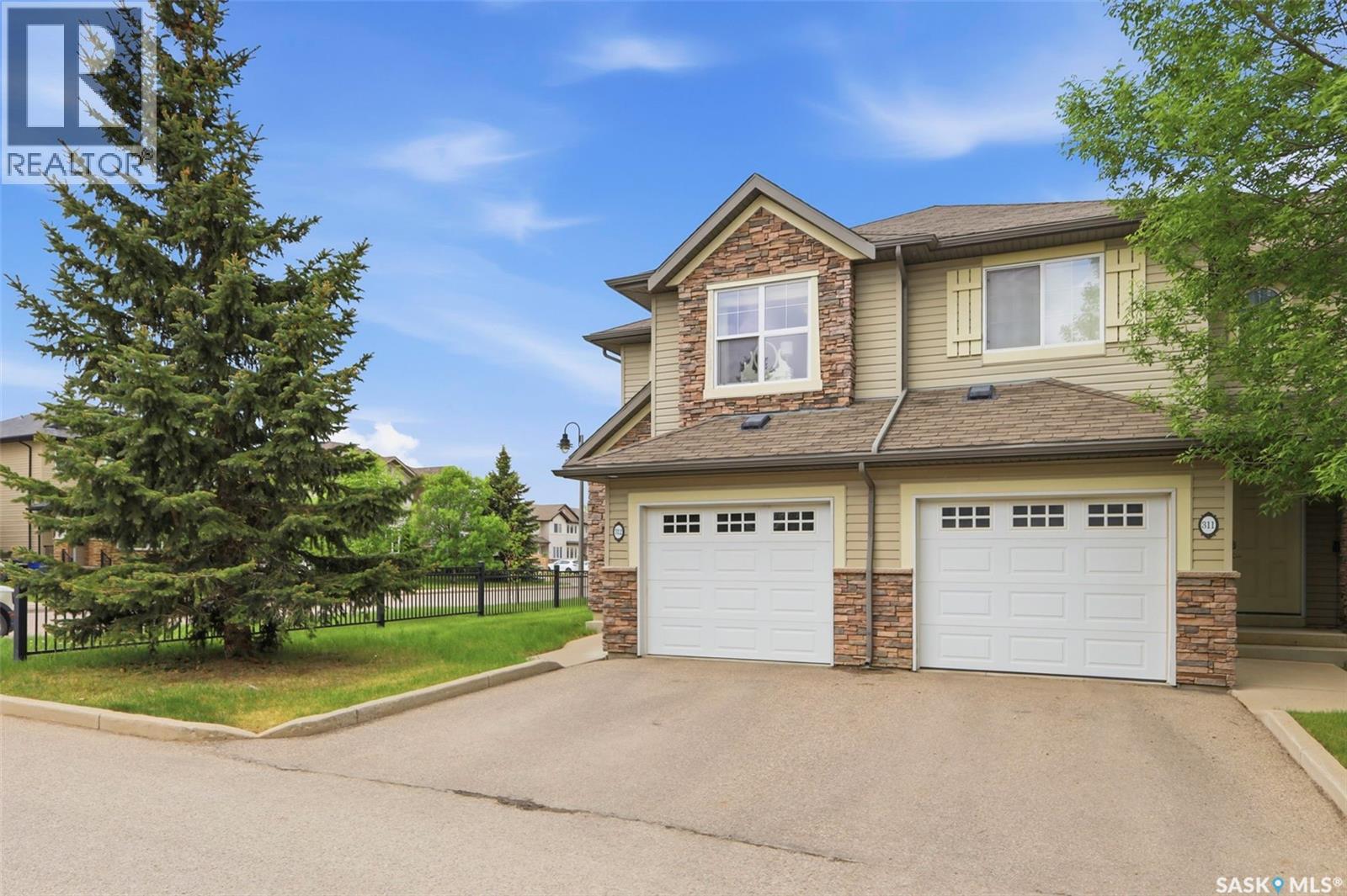 #312 105 Lynd CRESCENT - 2