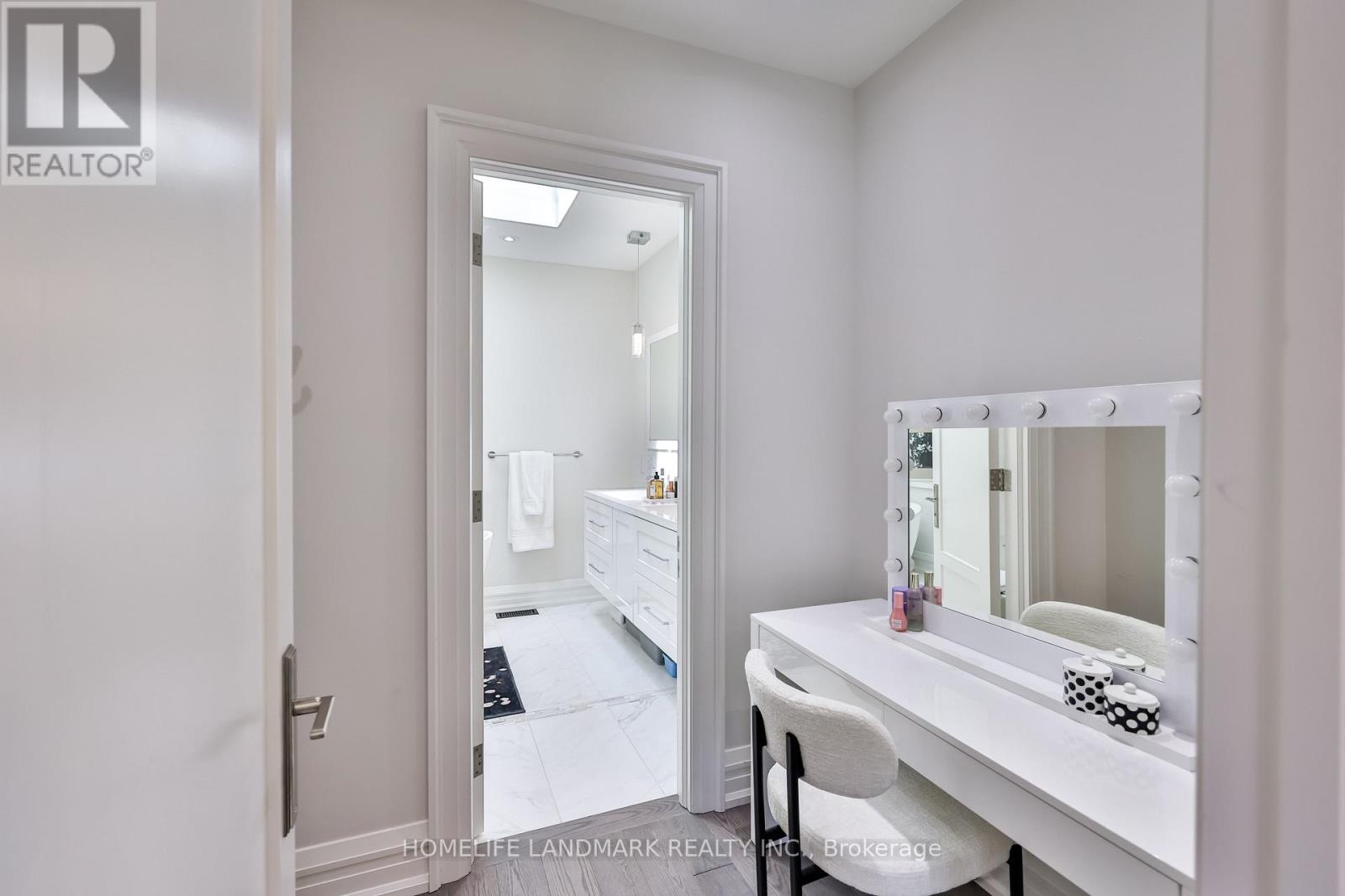 211 SOUTH KINGSWAY WAY - 26