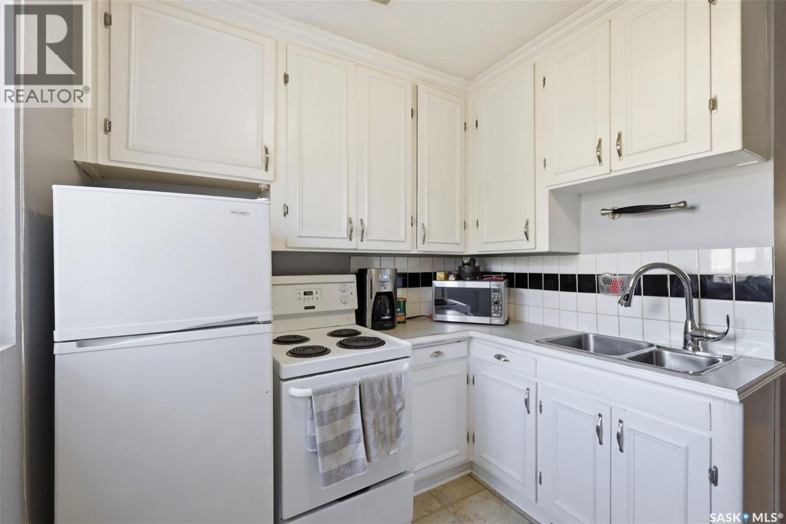 921 H AVENUE N - 8