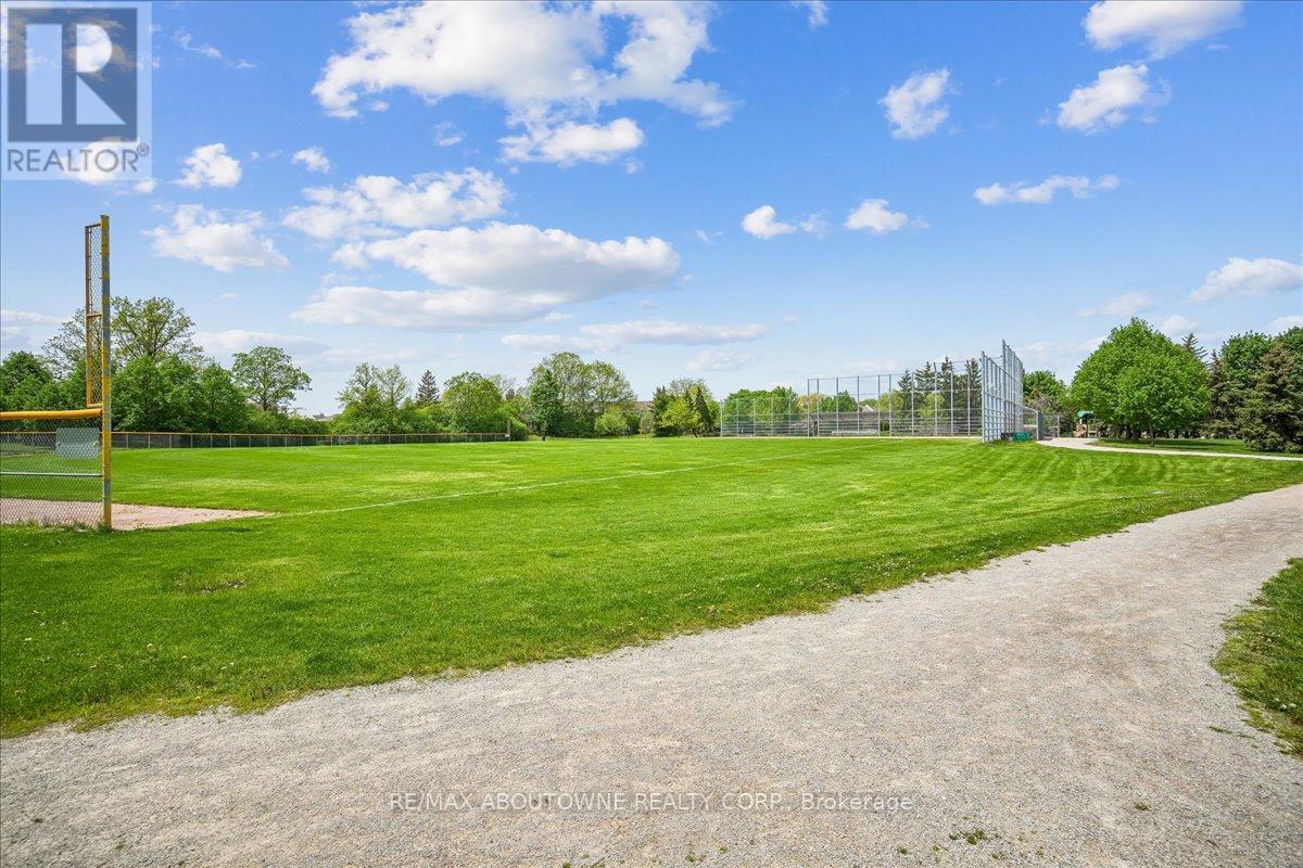 1053 OLD OAK DRIVE - 33