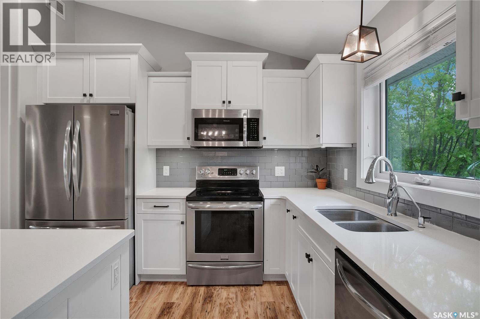 216 Willow CRESCENT - photo 4