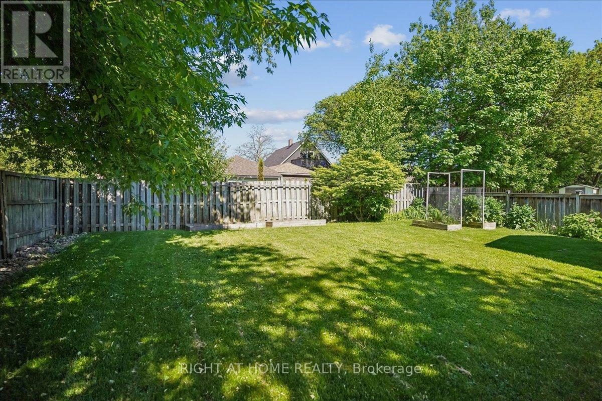 809 ROWENA STREET - 34