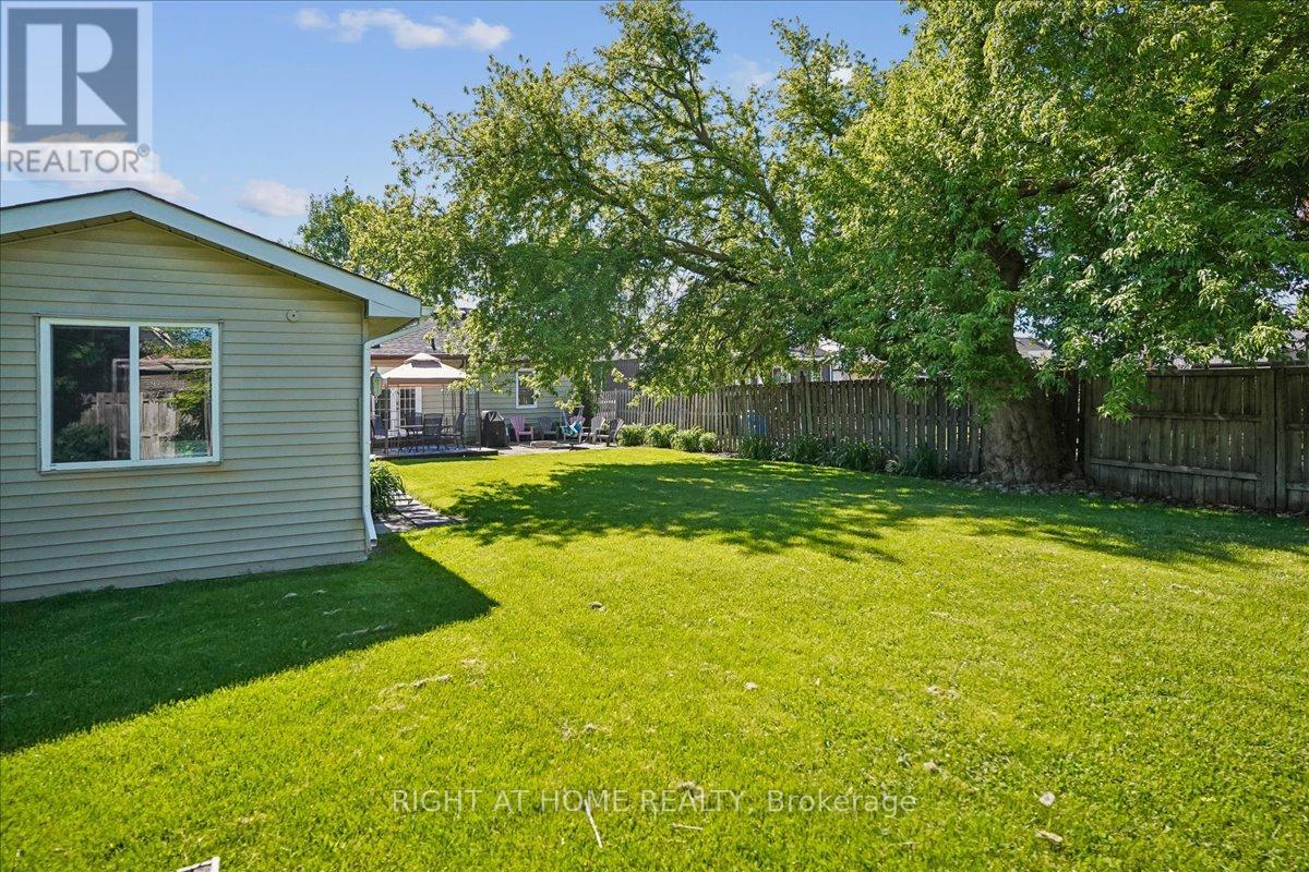 809 ROWENA STREET - 31