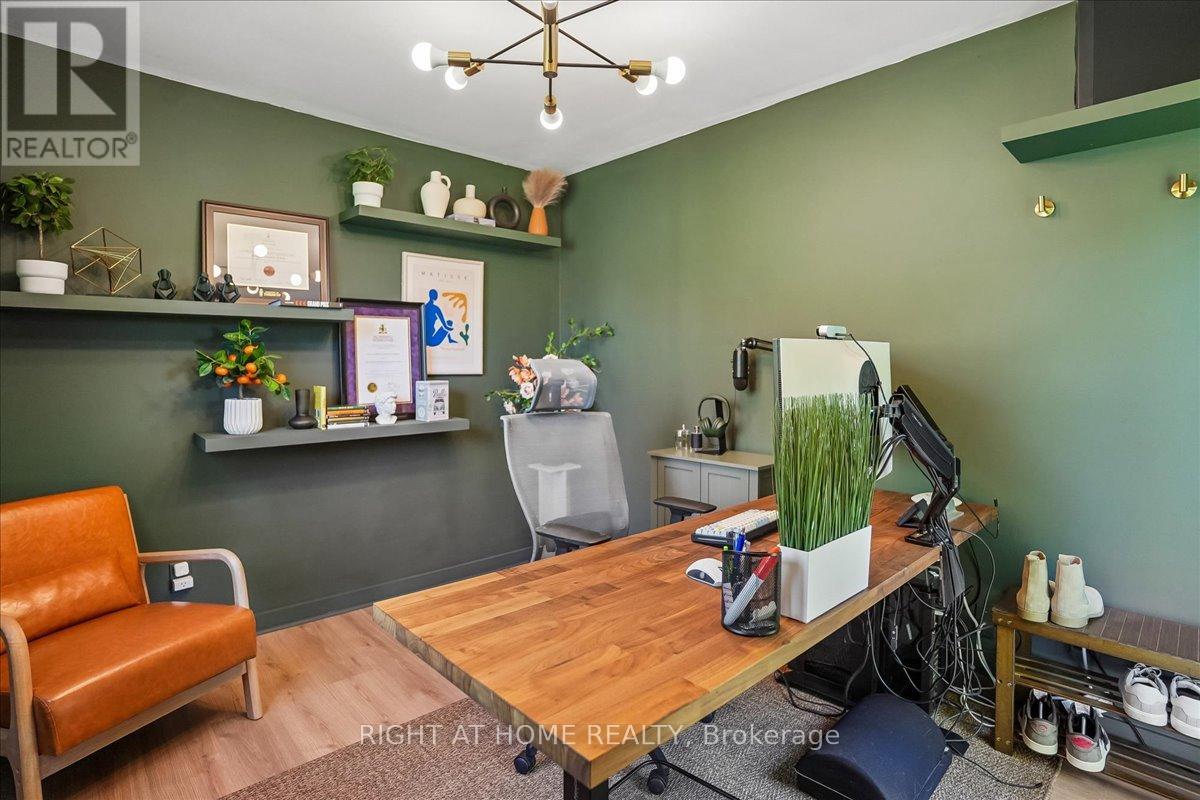 809 ROWENA STREET - 36