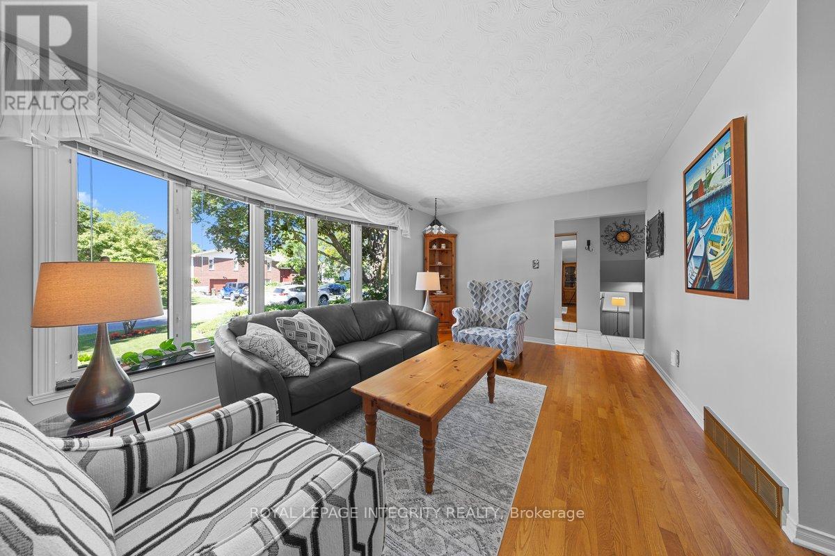 30 BISCAYNE CRESCENT - 4