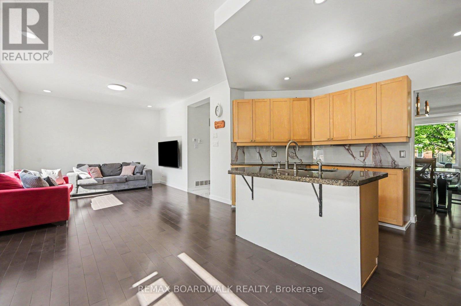 6072 LONGLEAF DRIVE - 14