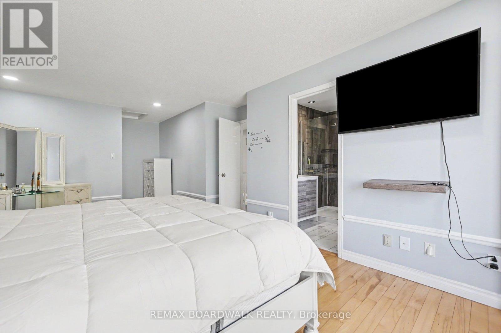 6072 LONGLEAF DRIVE - 22