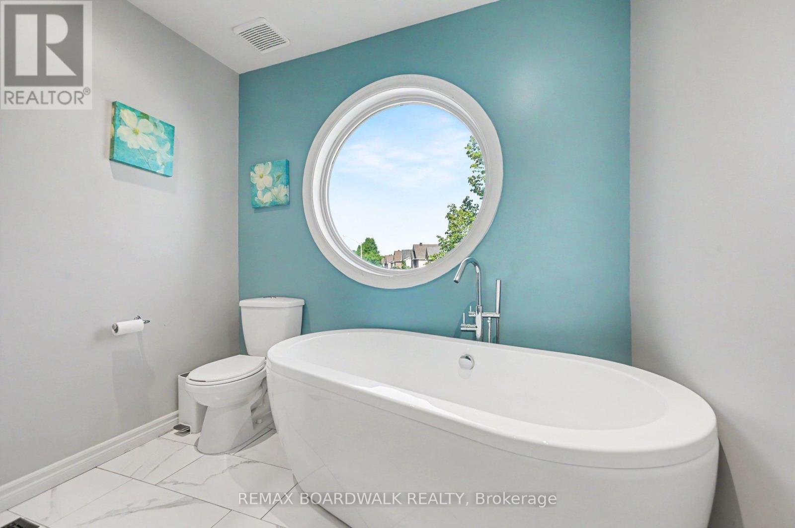 6072 LONGLEAF DRIVE - 24