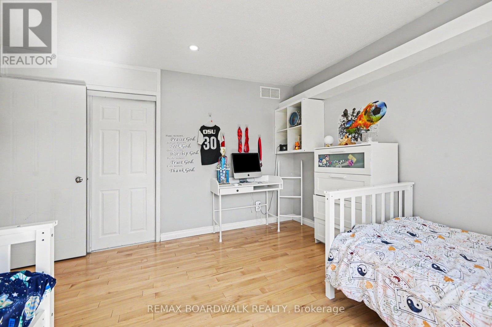 6072 LONGLEAF DRIVE - 26