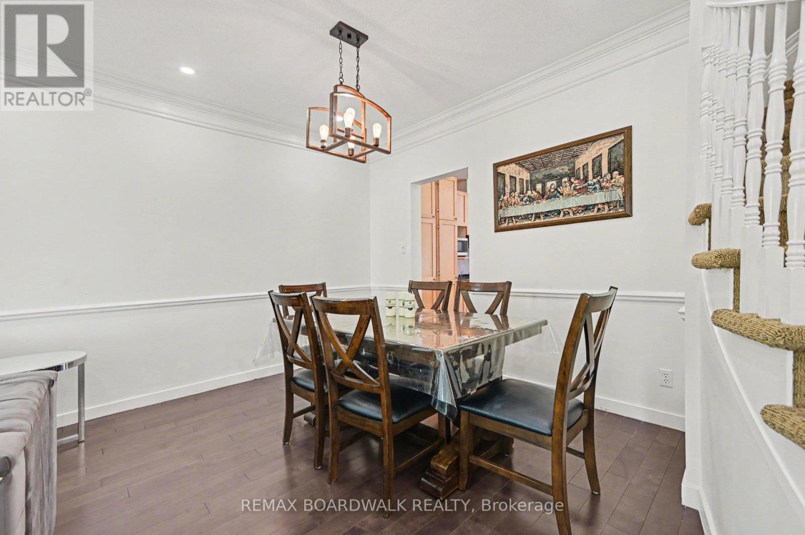 6072 LONGLEAF DRIVE