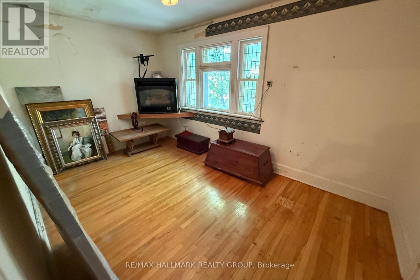 142 CLARENDON AVENUE - 11